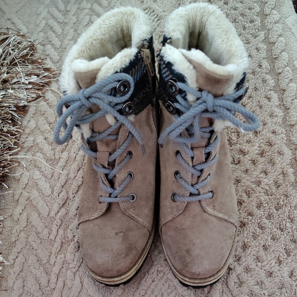 Anne Klein Taupe Lace Up Fur Lined Leather Boots Sz 8M - Picture 2 of 4